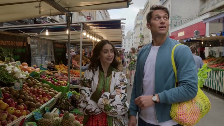 Emily_in_Paris_S02E03_WEBRip_x264-ION10_1533.jpg
