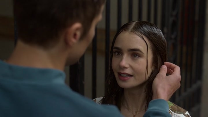 Emily_in_Paris_S02E03_WEBRip_x264-ION10_1605.jpg