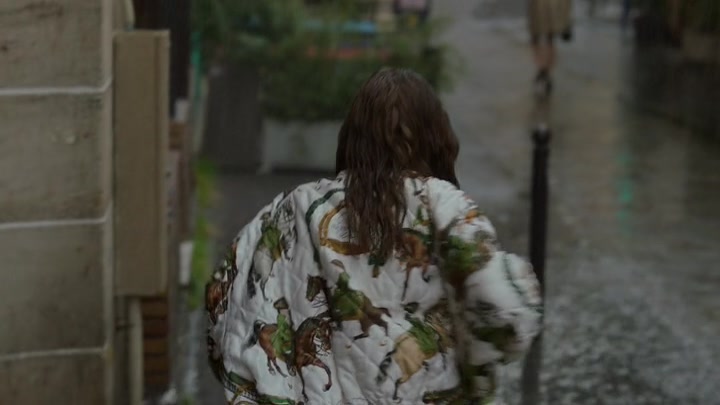 Emily_in_Paris_S02E03_WEBRip_x264-ION10_1636.jpg