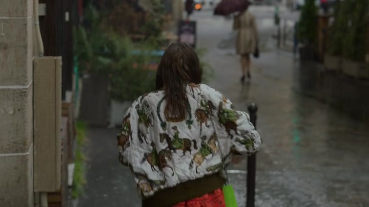 Emily_in_Paris_S02E03_WEBRip_x264-ION10_1637.jpg
