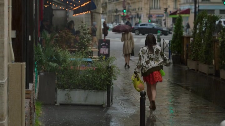 Emily_in_Paris_S02E03_WEBRip_x264-ION10_1642.jpg