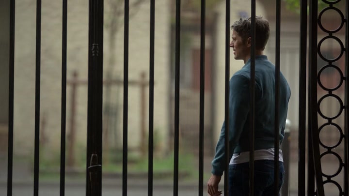 Emily_in_Paris_S02E03_WEBRip_x264-ION10_1650.jpg