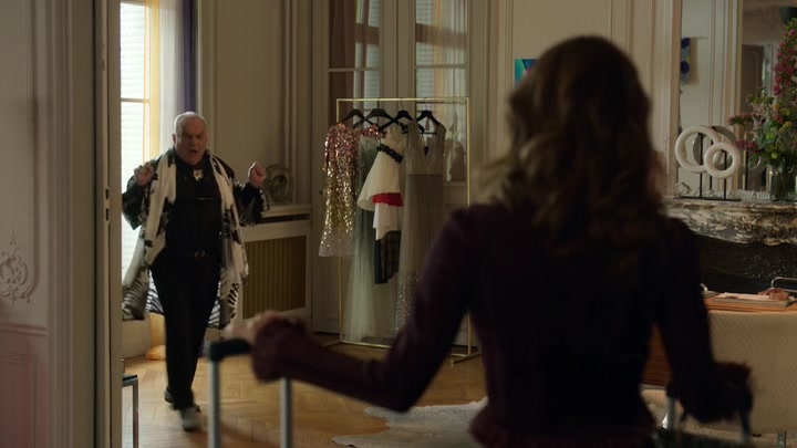 Emily_in_Paris_S02E03_WEBRip_x264-ION10_1679.jpg