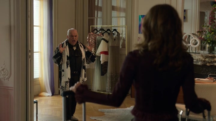 Emily_in_Paris_S02E03_WEBRip_x264-ION10_1682.jpg