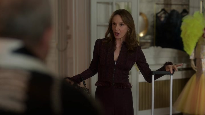 Emily_in_Paris_S02E03_WEBRip_x264-ION10_1697.jpg