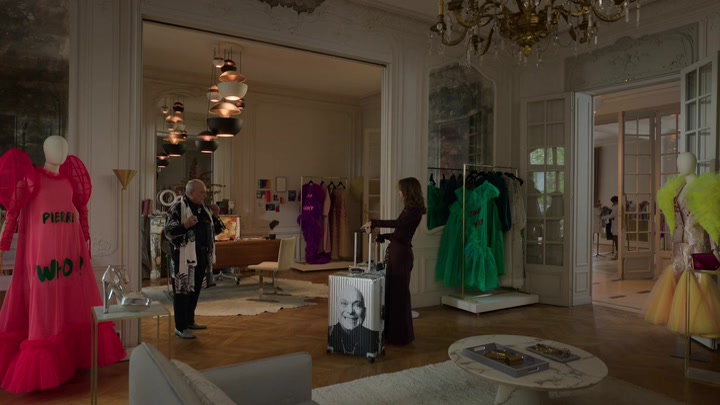 Emily_in_Paris_S02E03_WEBRip_x264-ION10_1704.jpg