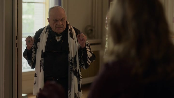 Emily_in_Paris_S02E03_WEBRip_x264-ION10_1711.jpg