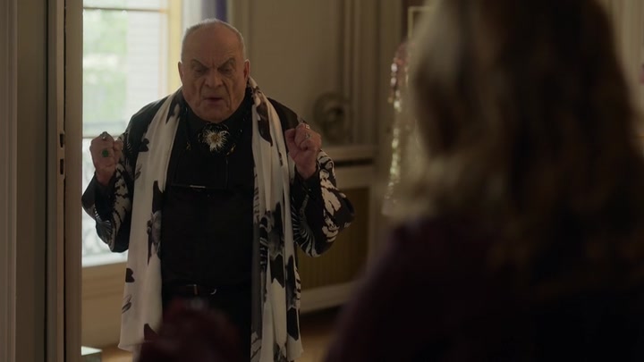 Emily_in_Paris_S02E03_WEBRip_x264-ION10_1712.jpg