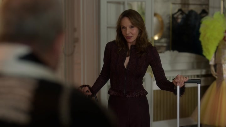 Emily_in_Paris_S02E03_WEBRip_x264-ION10_1750.jpg