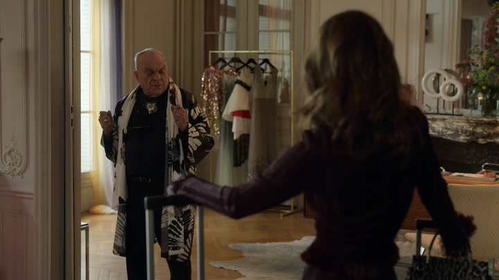 Emily_in_Paris_S02E03_WEBRip_x264-ION10_1756.jpg