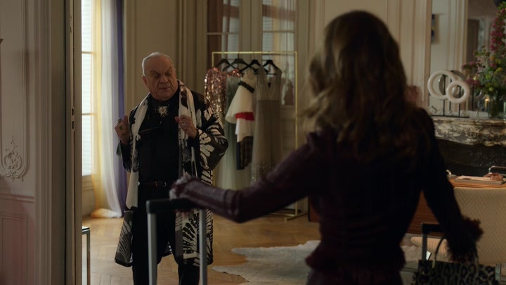Emily_in_Paris_S02E03_WEBRip_x264-ION10_1759.jpg