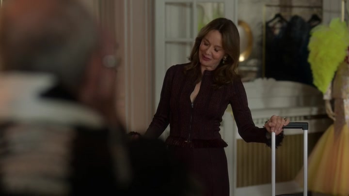 Emily_in_Paris_S02E03_WEBRip_x264-ION10_1769.jpg