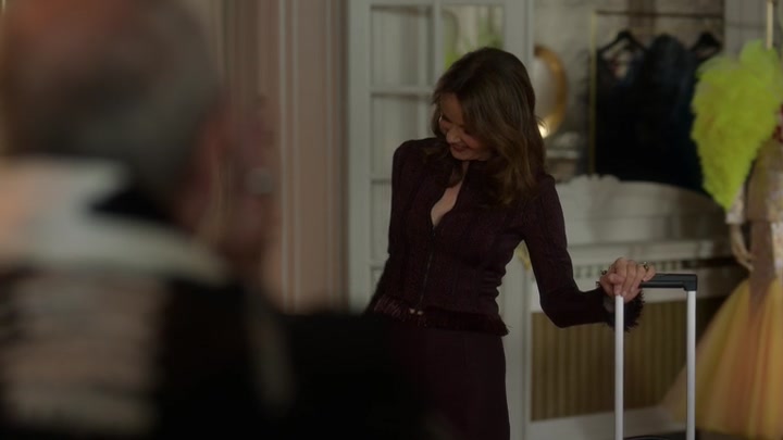 Emily_in_Paris_S02E03_WEBRip_x264-ION10_1770.jpg
