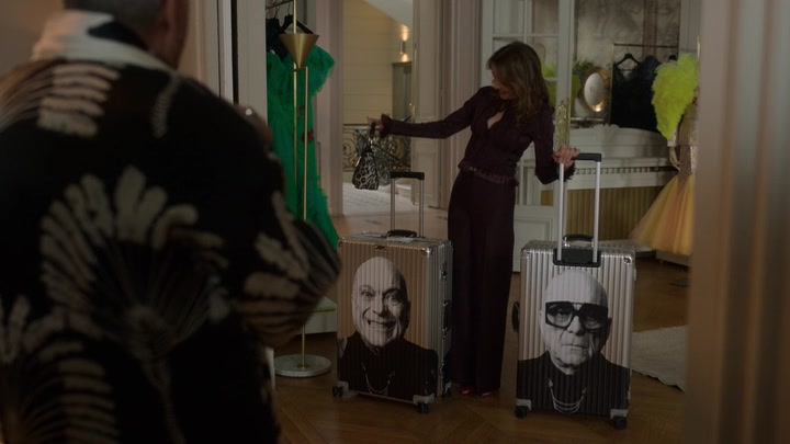 Emily_in_Paris_S02E03_WEBRip_x264-ION10_1772.jpg