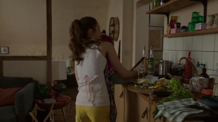 Emily_in_Paris_S02E03_WEBRip_x264-ION10_1840.jpg