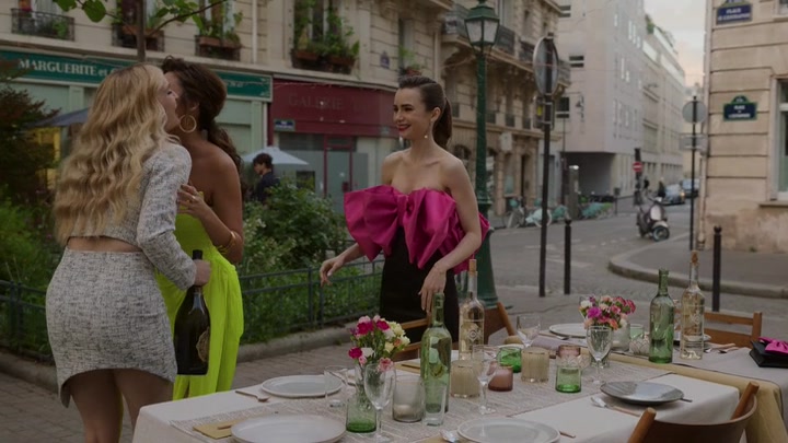 Emily_in_Paris_S02E03_WEBRip_x264-ION10_1883.jpg