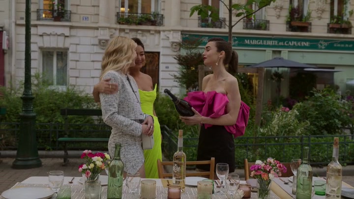 Emily_in_Paris_S02E03_WEBRip_x264-ION10_1912.jpg