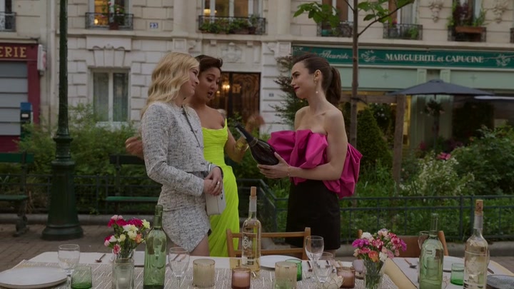 Emily_in_Paris_S02E03_WEBRip_x264-ION10_1915.jpg