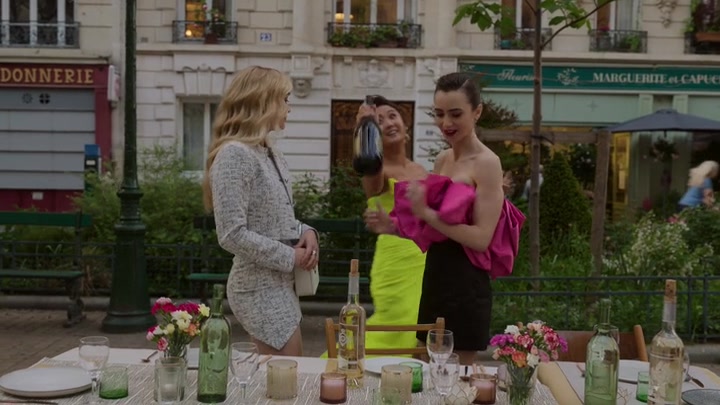 Emily_in_Paris_S02E03_WEBRip_x264-ION10_1918.jpg