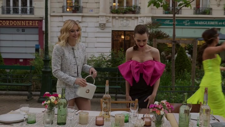 Emily_in_Paris_S02E03_WEBRip_x264-ION10_1920.jpg