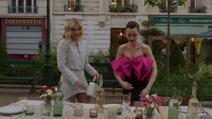 Emily_in_Paris_S02E03_WEBRip_x264-ION10_1921.jpg