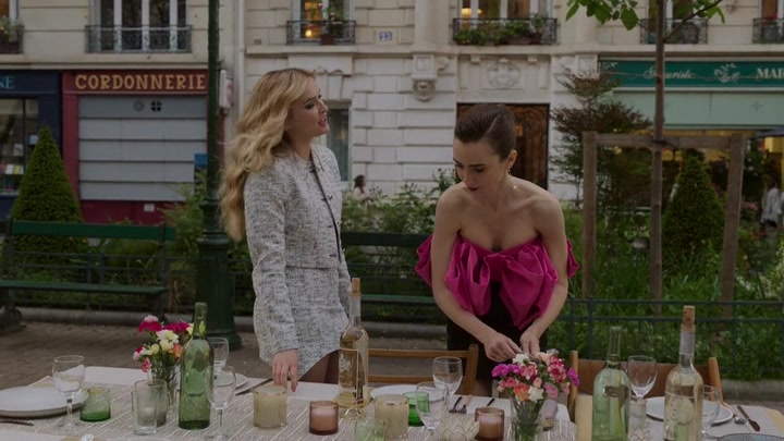 Emily_in_Paris_S02E03_WEBRip_x264-ION10_1924.jpg
