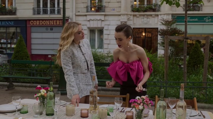 Emily_in_Paris_S02E03_WEBRip_x264-ION10_1926.jpg