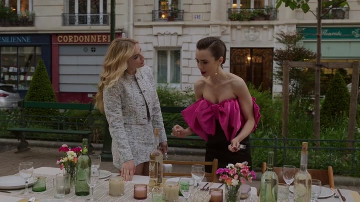 Emily_in_Paris_S02E03_WEBRip_x264-ION10_1927.jpg