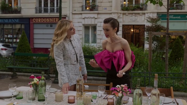 Emily_in_Paris_S02E03_WEBRip_x264-ION10_1928.jpg