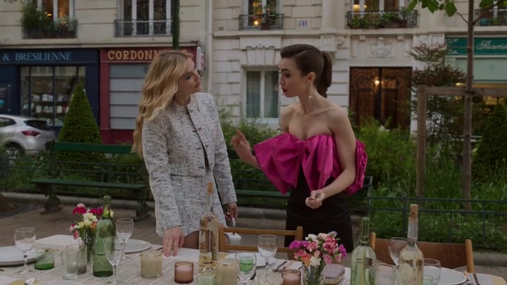 Emily_in_Paris_S02E03_WEBRip_x264-ION10_1930.jpg