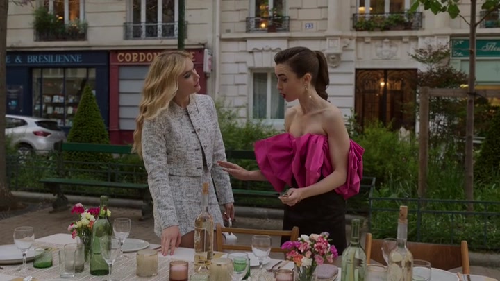 Emily_in_Paris_S02E03_WEBRip_x264-ION10_1931.jpg