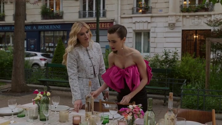 Emily_in_Paris_S02E03_WEBRip_x264-ION10_1936.jpg