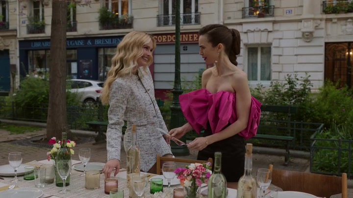 Emily_in_Paris_S02E03_WEBRip_x264-ION10_1941.jpg