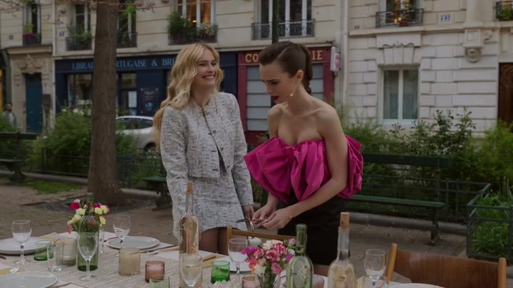 Emily_in_Paris_S02E03_WEBRip_x264-ION10_1943.jpg