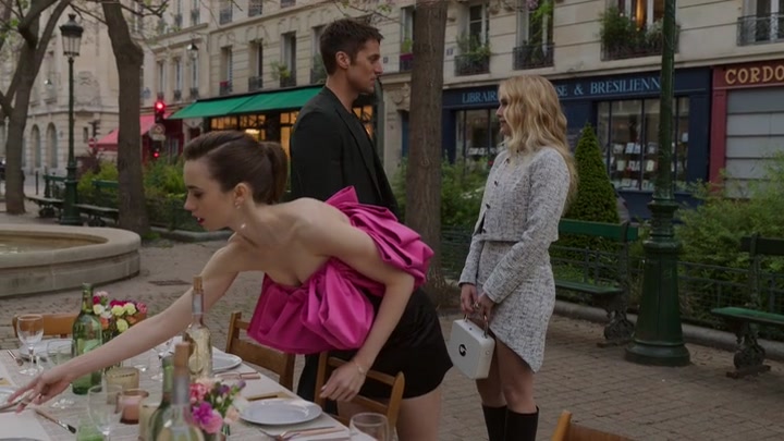 Emily_in_Paris_S02E03_WEBRip_x264-ION10_1960.jpg