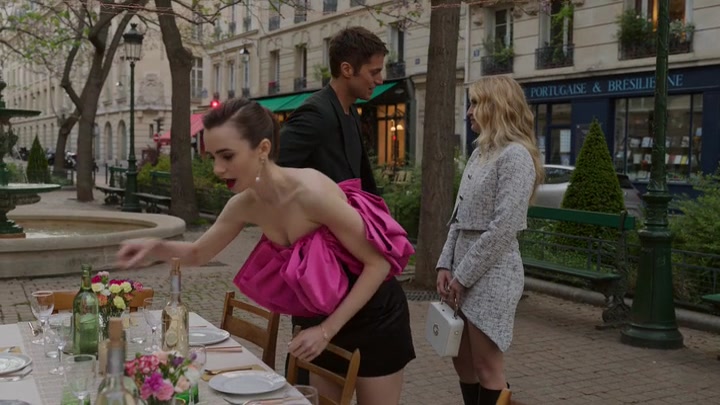Emily_in_Paris_S02E03_WEBRip_x264-ION10_1963.jpg