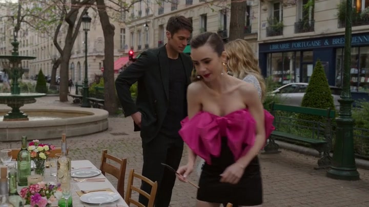 Emily_in_Paris_S02E03_WEBRip_x264-ION10_1966.jpg