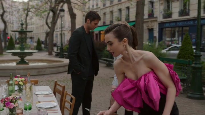 Emily_in_Paris_S02E03_WEBRip_x264-ION10_1968.jpg