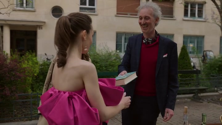 Emily_in_Paris_S02E03_WEBRip_x264-ION10_1975.jpg