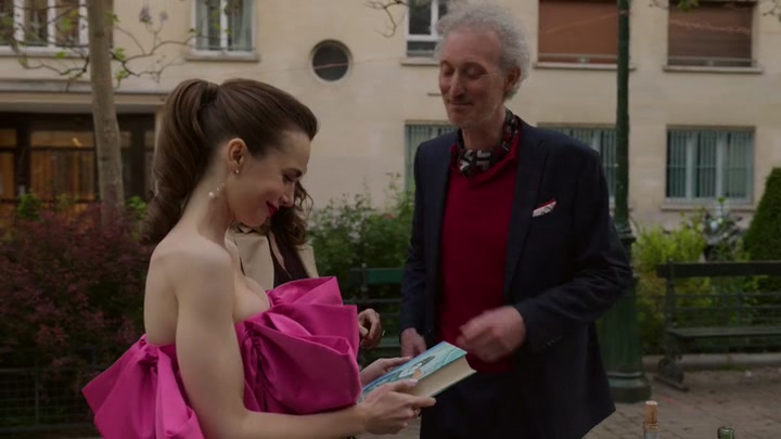 Emily_in_Paris_S02E03_WEBRip_x264-ION10_1978.jpg