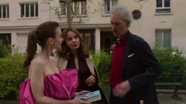 Emily_in_Paris_S02E03_WEBRip_x264-ION10_1986.jpg