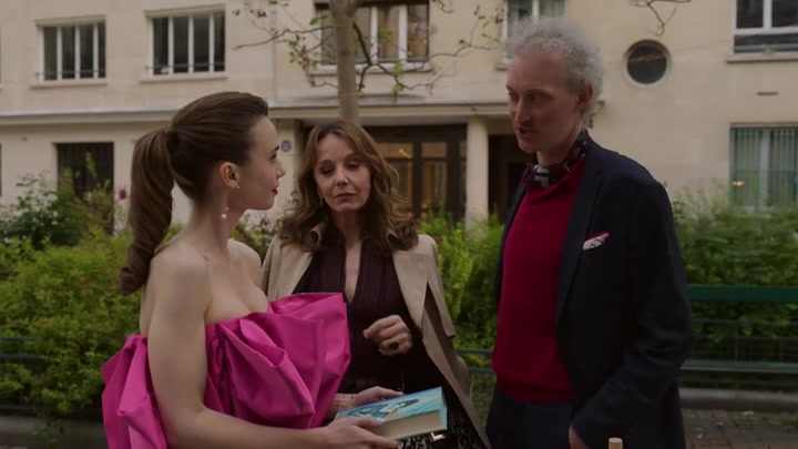Emily_in_Paris_S02E03_WEBRip_x264-ION10_1988.jpg