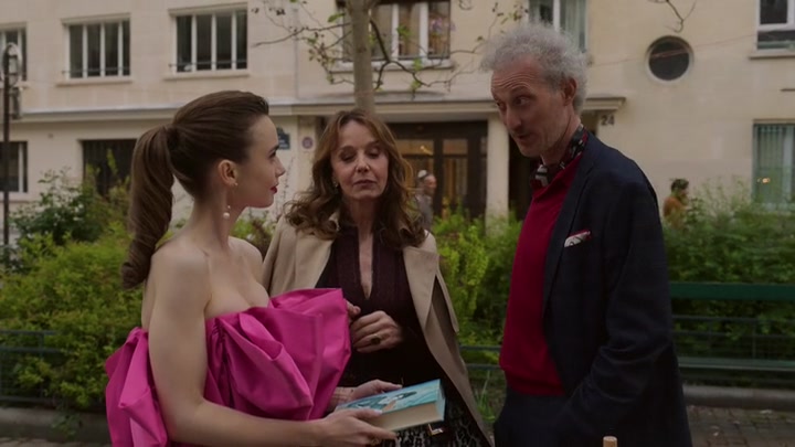 Emily_in_Paris_S02E03_WEBRip_x264-ION10_1989.jpg