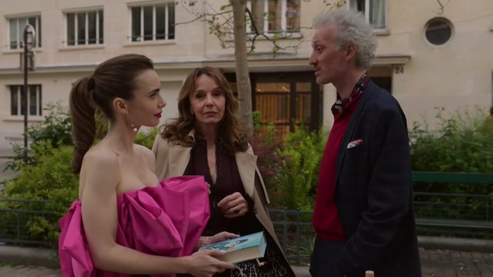 Emily_in_Paris_S02E03_WEBRip_x264-ION10_1991.jpg