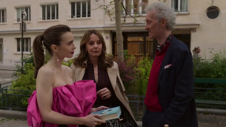 Emily_in_Paris_S02E03_WEBRip_x264-ION10_1993.jpg