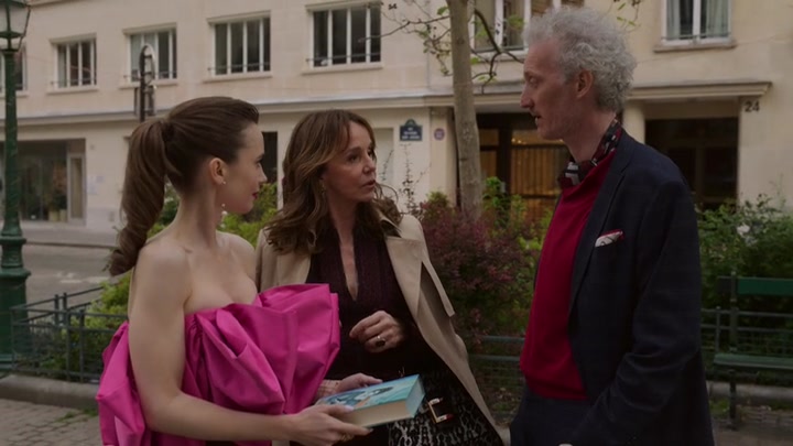 Emily_in_Paris_S02E03_WEBRip_x264-ION10_1998.jpg
