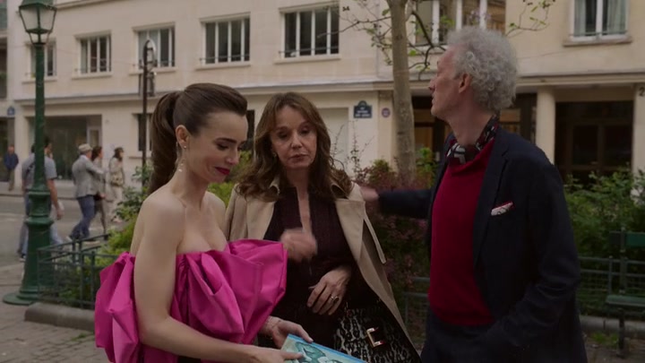 Emily_in_Paris_S02E03_WEBRip_x264-ION10_2003.jpg