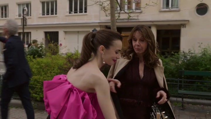 Emily_in_Paris_S02E03_WEBRip_x264-ION10_2006.jpg