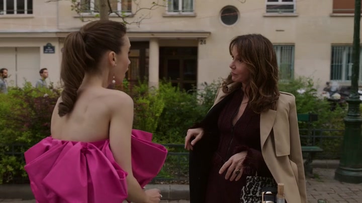 Emily_in_Paris_S02E03_WEBRip_x264-ION10_2010.jpg
