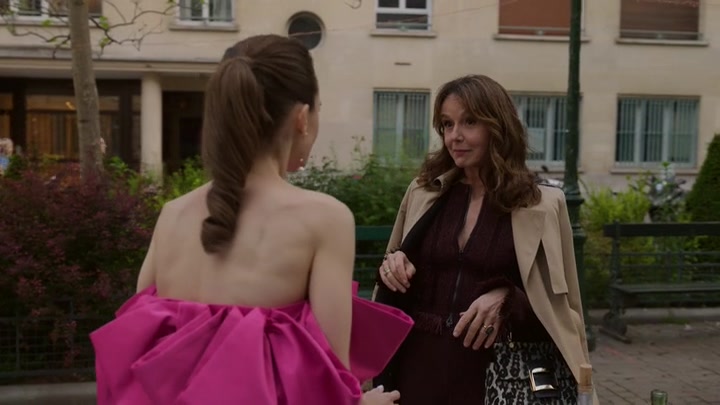 Emily_in_Paris_S02E03_WEBRip_x264-ION10_2013.jpg